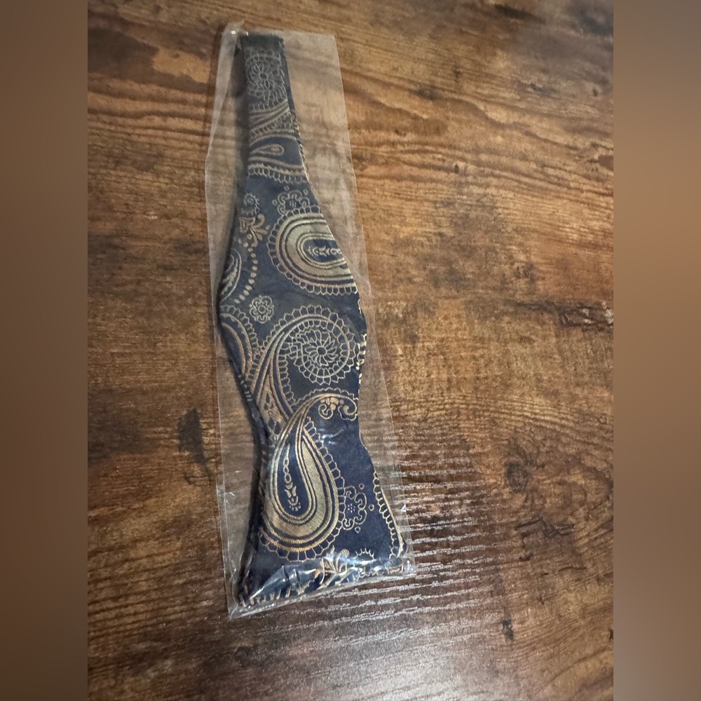 Paisley Patterned Bow Tie Blue Adjustable